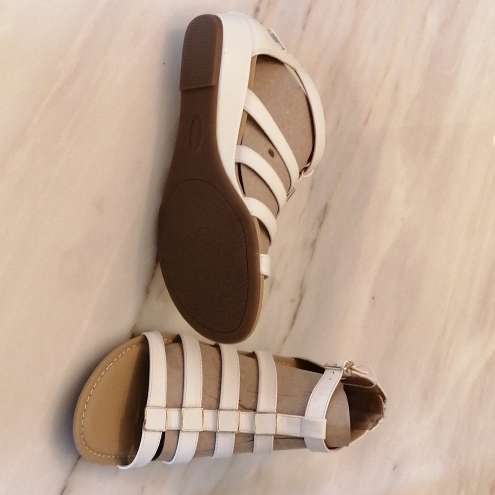 Sandals - Picture 3 of 4